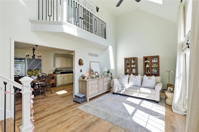 4070 Camelot Dr, Lee's Summit, MO 64082