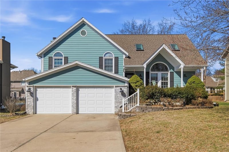 4070 Camelot Dr, Lee's Summit, MO 64082