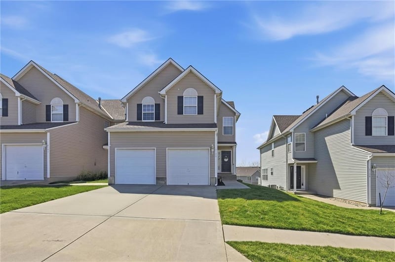 2140 Gooseberry Ln, Lee's Summit, MO 64082