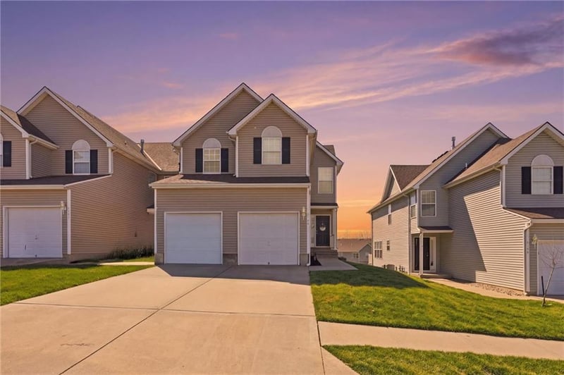 2140 Gooseberry Ln, Lee's Summit, MO 64082