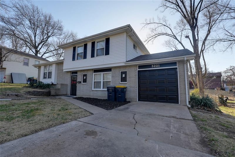 5221 Union St, Kansas City, MO 64133