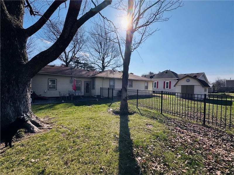 427 N Oak St, Garnett, KS 66032