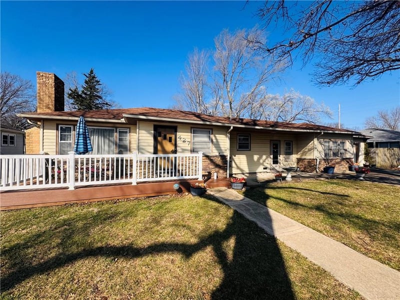 427 N Oak St, Garnett, KS 66032