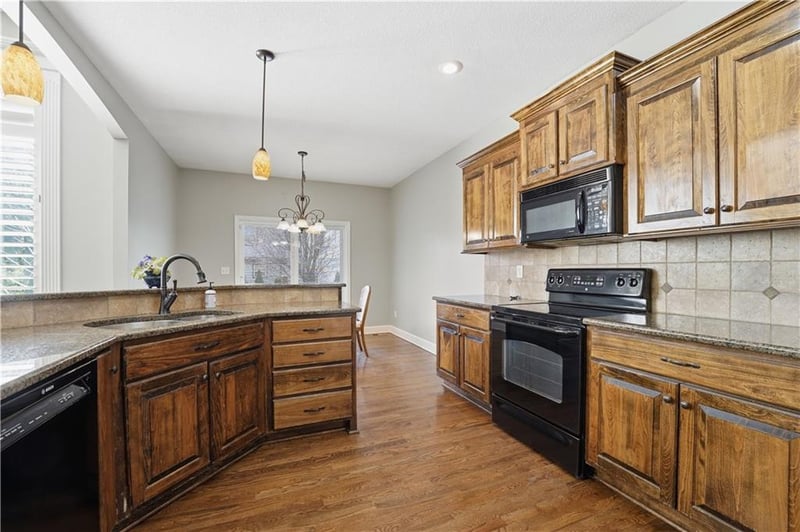 16105 E 76th St, Kansas City, MO 64139