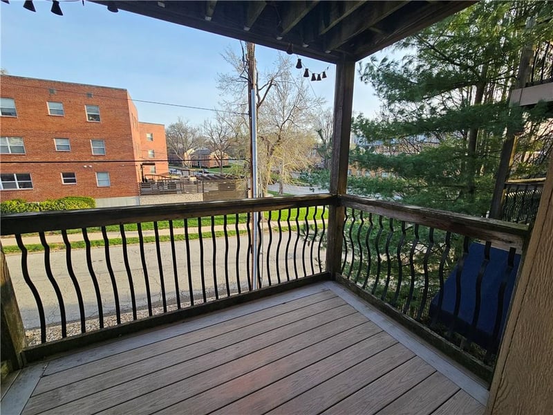 1207 45th St #2W, Kansas City, MO 64111