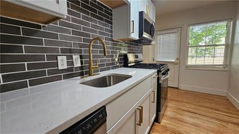 1207 W 45th St #2W, Kansas City, MO 64111