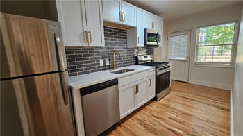 1207 W 45th St #2W, Kansas City, MO 64111