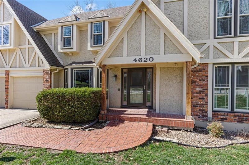 4620 Normandy Ln, Kansas City, MO 64116