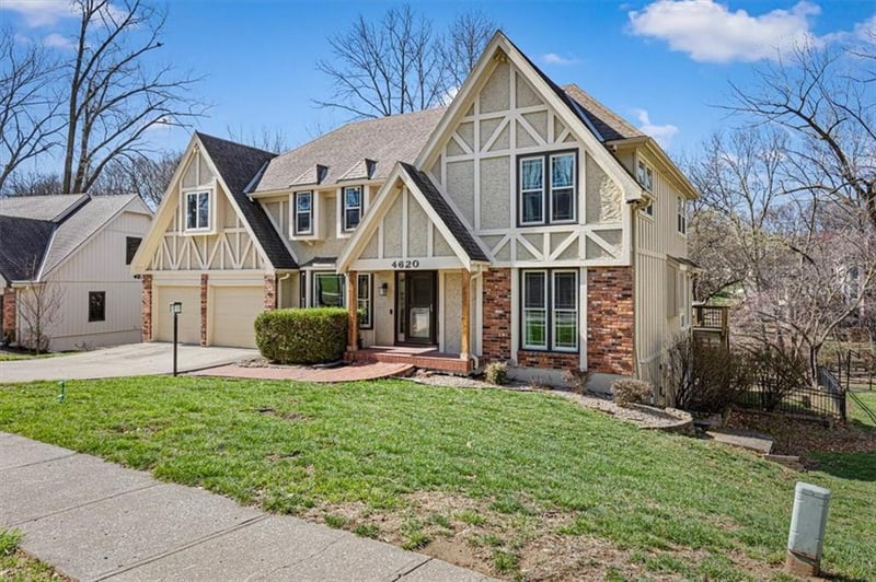 4620 Normandy Ln, Kansas City, MO 64116