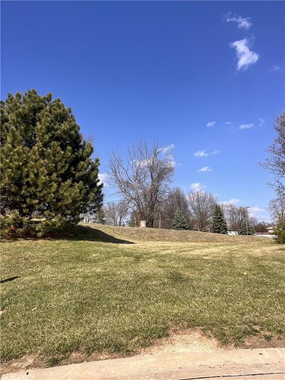 4113 Hidden Valley Dr, St Joseph, MO 64506