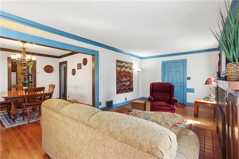 6115 Holmes St, Kansas City, MO 64110