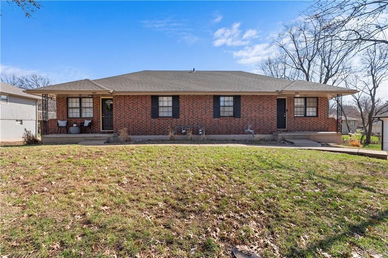 3831 Grant St, Lee's Summit, MO 64064