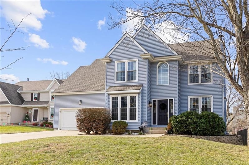 15826 Maple St, Overland Park, KS 66223