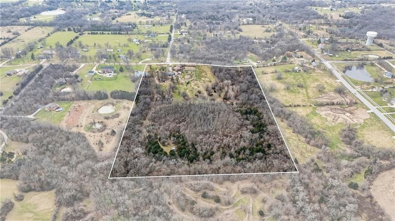 6825 Arnett Rd, Grain Valley, MO 64029