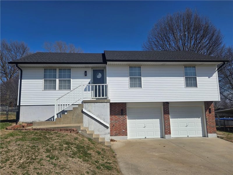 712 Maple St, Wellington, MO 64097