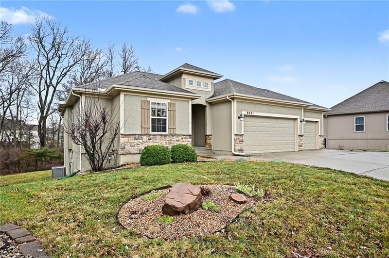 9621 Adrian Ave, Kansas City, MO 64154