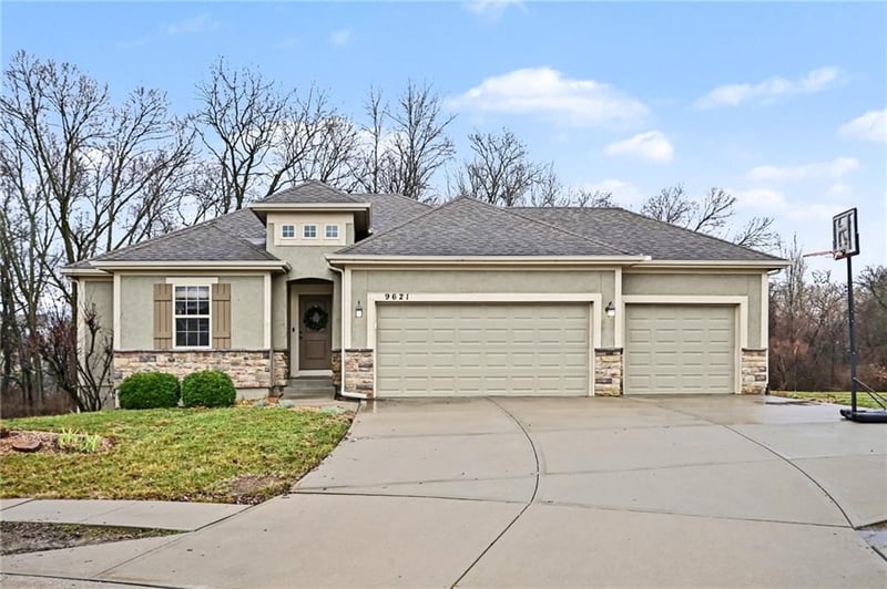 9621 Adrian Ave, Kansas City, MO 64154