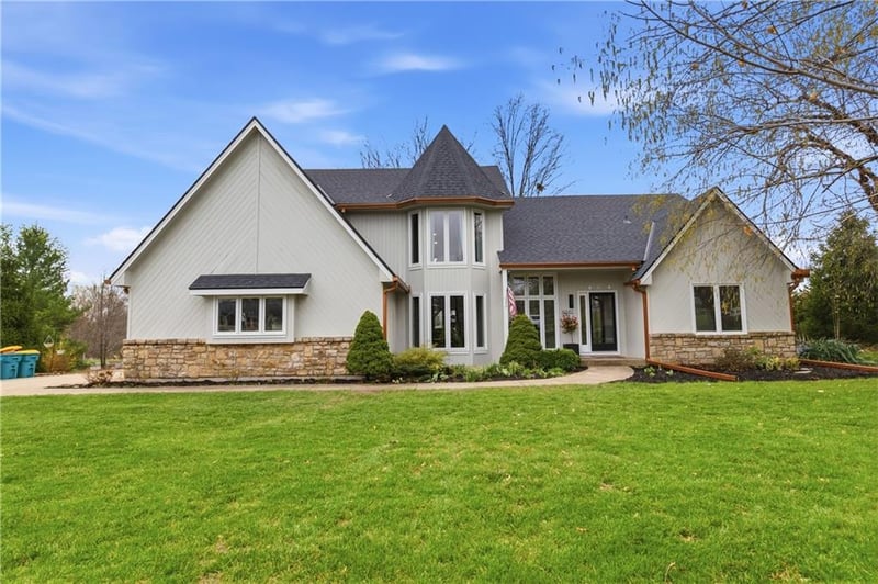 10585 157th Ter, Overland Park, KS 66221