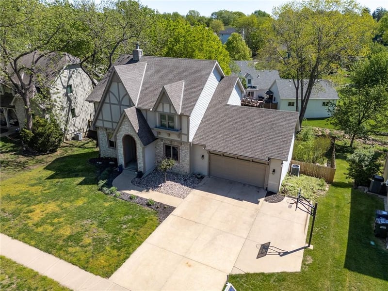 1116 Oak Tree Dr, Lawrence, KS 66049