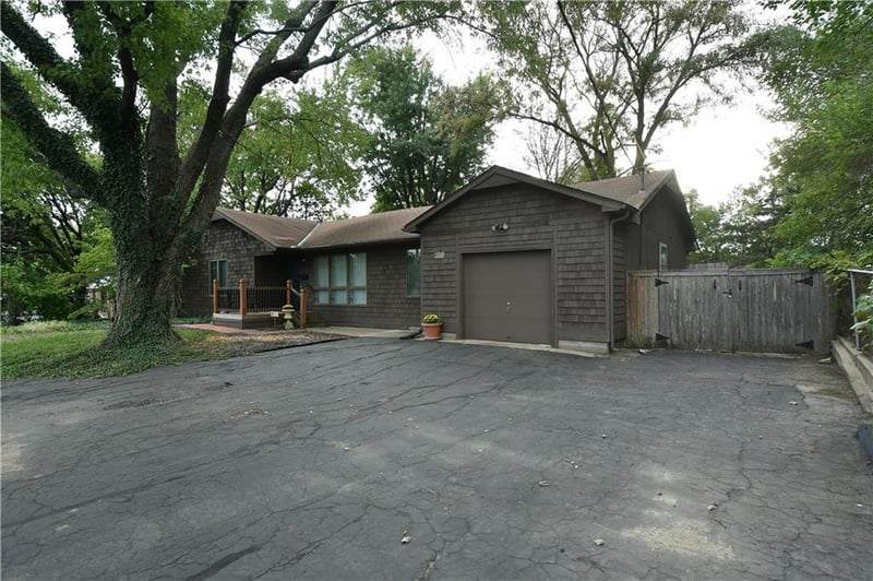 10200 Pflumm Rd, Lenexa, KS 66215