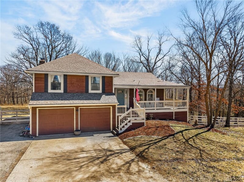 30030 W 84th St, De Soto, KS 66018