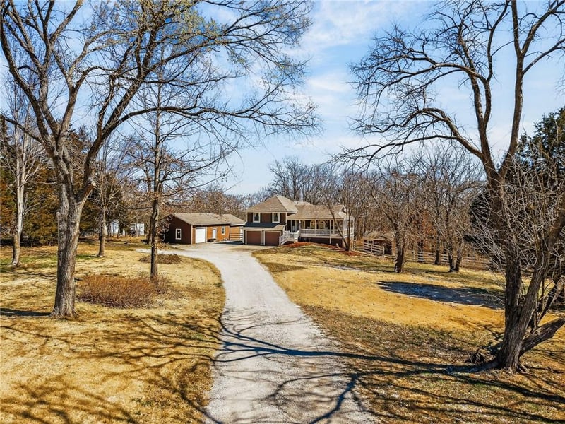 30030 W 84th St, De Soto, KS 66018