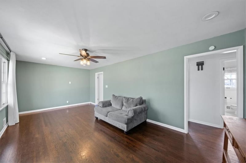 11208 Kensington Ave, Kansas City, MO 64137