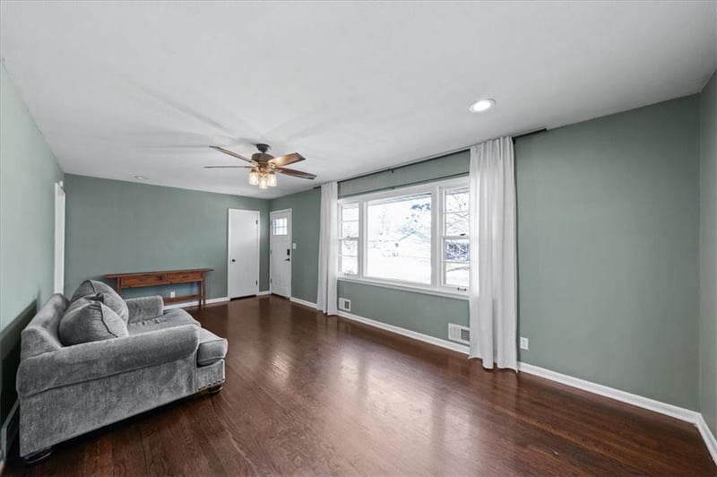 11208 Kensington Ave, Kansas City, MO 64137