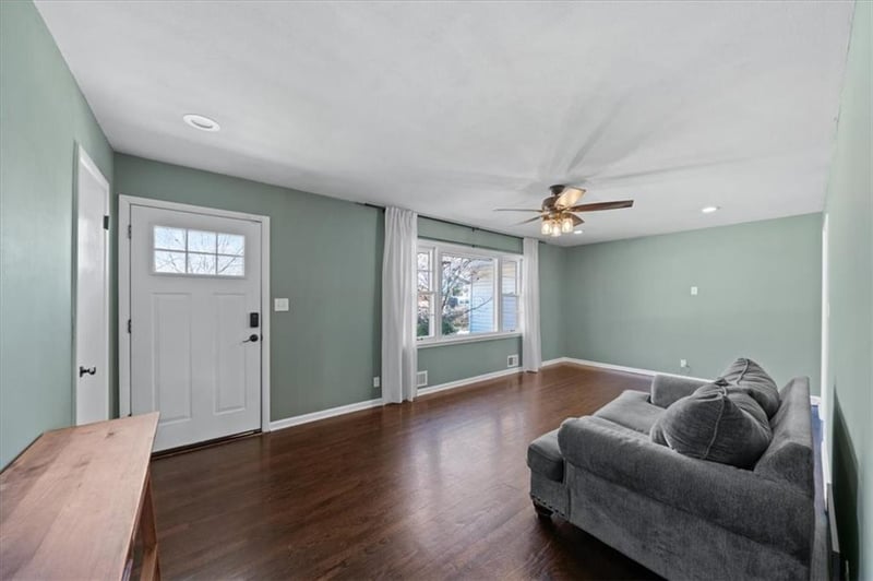 11208 Kensington Ave, Kansas City, MO 64137