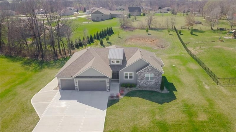 13504 Oakridge Dr, Kearney, MO 64060