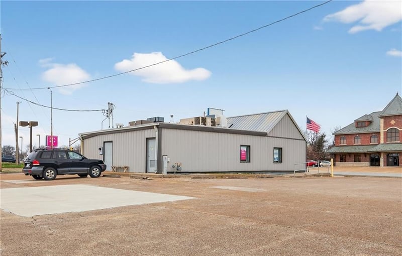2120 Main St, Parsons, KS 67357