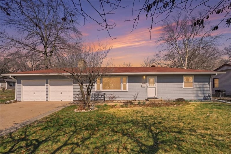 4400 137th St, Grandview, MO 64030