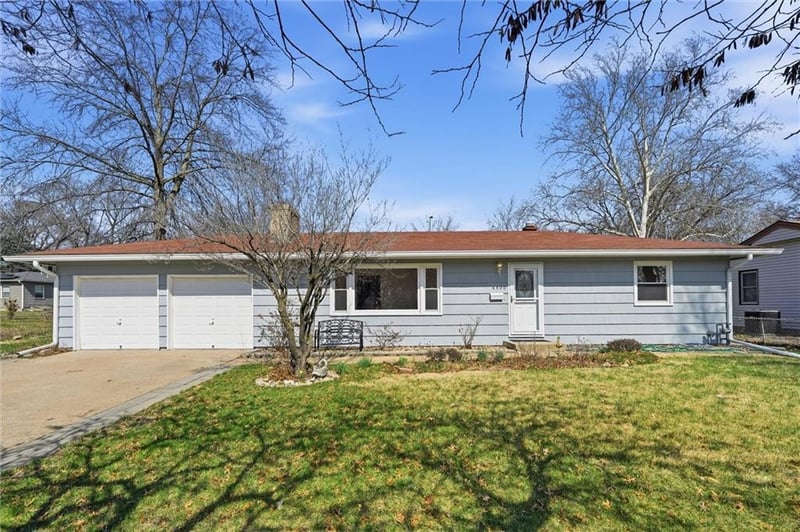 4400 137th St, Grandview, MO 64030