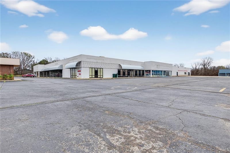 310 Main St, Parsons, KS 67357