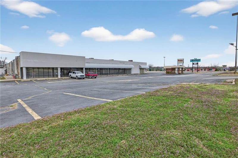 310 Main St, Parsons, KS 67357