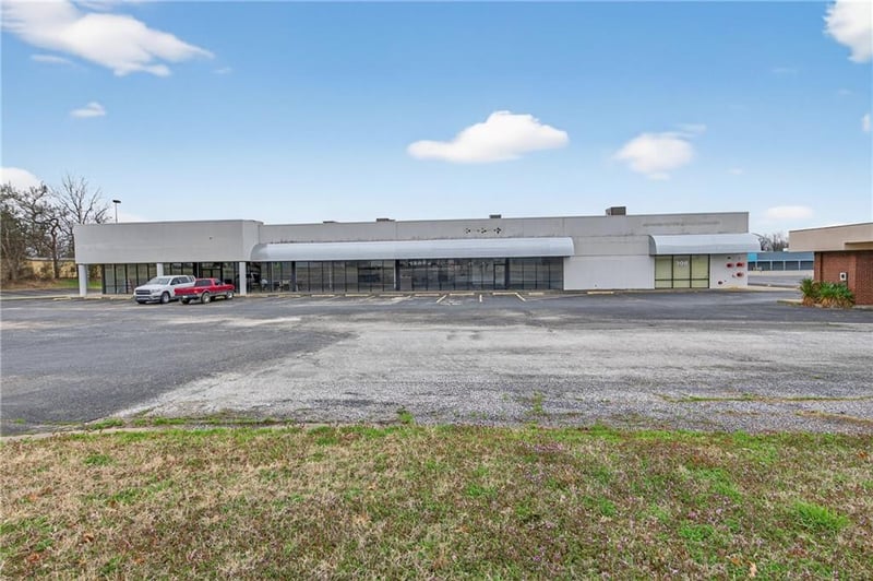 310 Main St, Parsons, KS 67357
