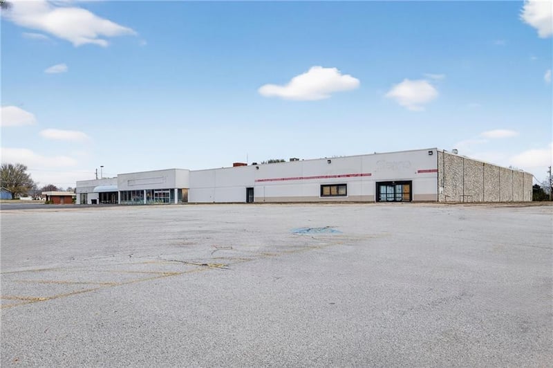 310 Main St, Parsons, KS 67357