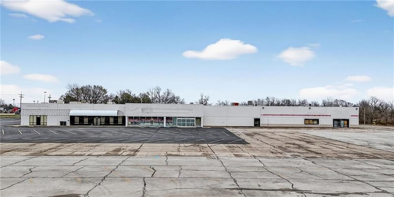 310 Main St, Parsons, KS 67357