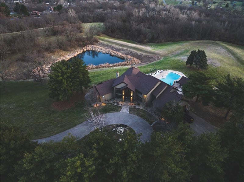 4112 Miller Rd, St Joseph, MO 64505