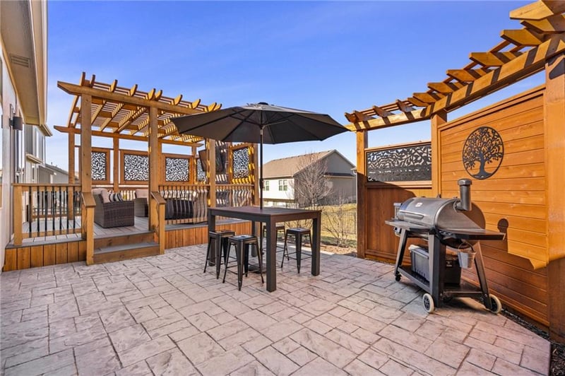 18506 194th Ter, Spring Hill, KS 66083