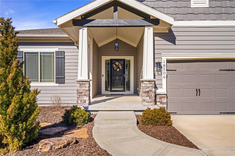 18506 194th Ter, Spring Hill, KS 66083