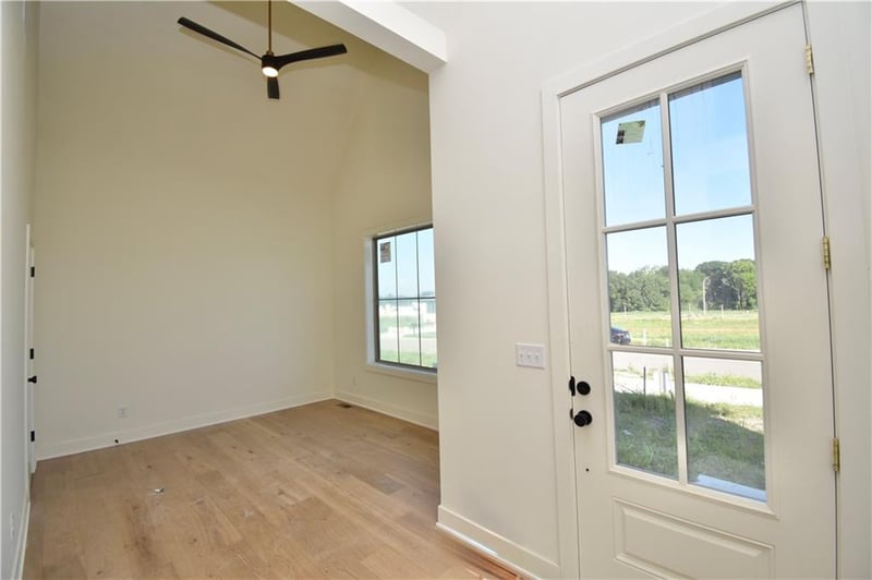 7636 Booth Ave, Kansas City, MO 64158