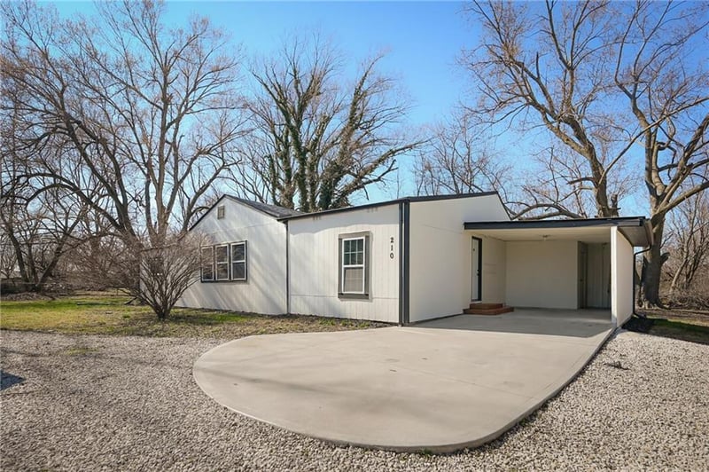 210 Grand St, Gardner, KS 66030