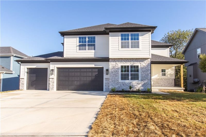 7350 Clore Dr, Parkville, MO 64152