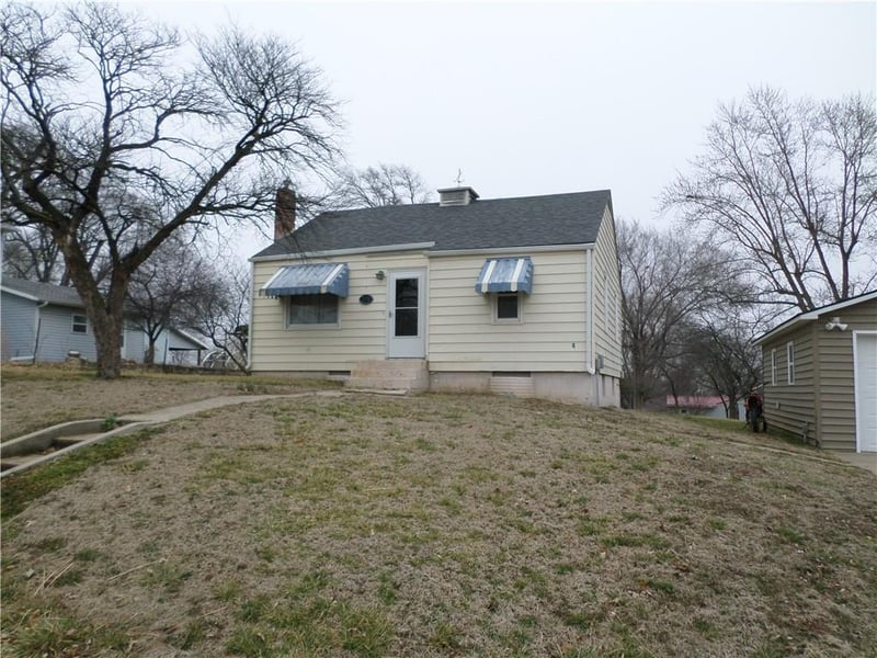 328 S 1st St, Troy, KS 66087