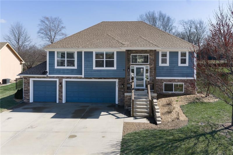 6987 141st St, Basehor, KS 66007