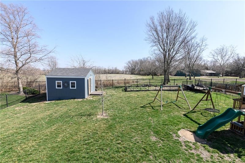 6987 141st St, Basehor, KS 66007
