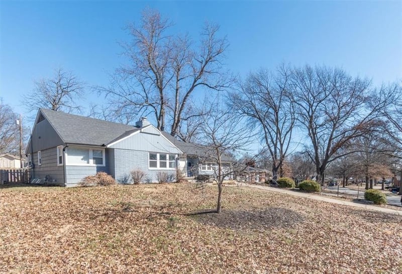 660 Red Rd, Independence, MO 64055