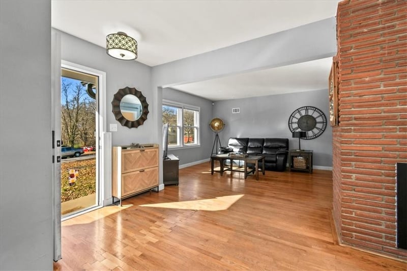 660 Red Rd, Independence, MO 64055