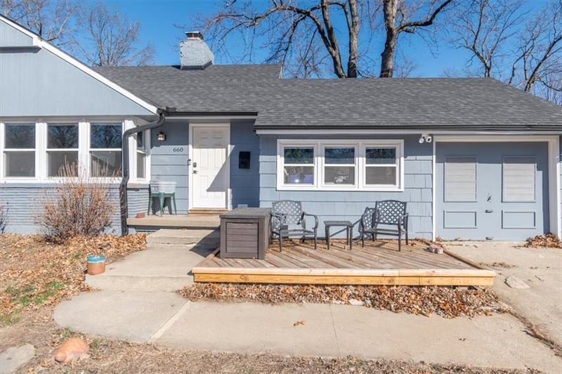 660 Red Rd, Independence, MO 64055